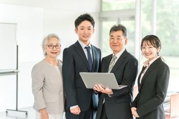 家族経営（同族経営）とは？メリット・デメリットと持続的成長を導く3つの要諦