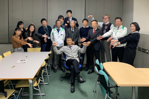 ニデック最終出社の日に記念撮影(写真提供=タキオンワタナベ)