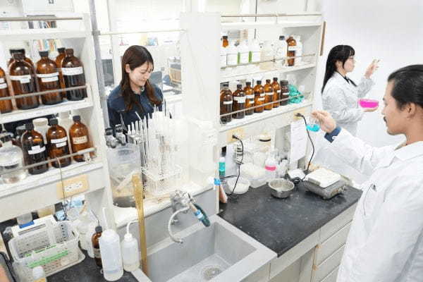 ラボ,旭プレシジョン